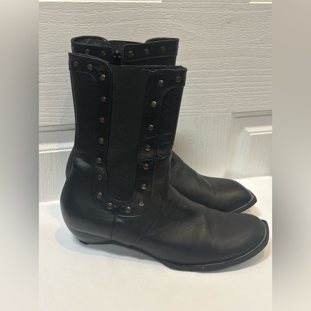John Fluevog Black Leather Ankle Boots with Studs Women’s size 9.5